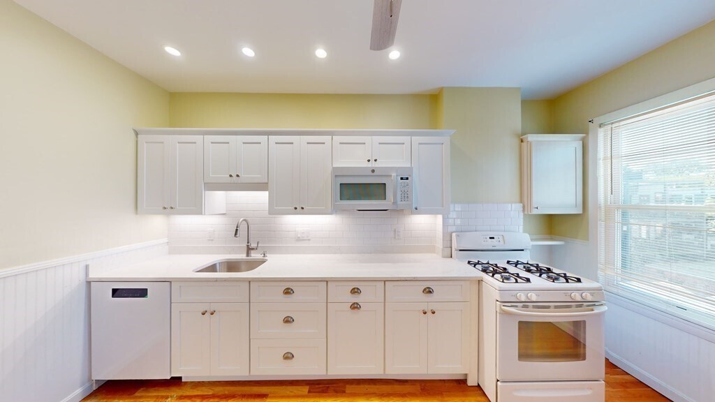 249 L St, Unit 3 in Boston, MA - Building Photo