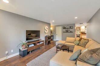 18235 NW Park View Blvd in Portland, OR - Building Photo - Building Photo