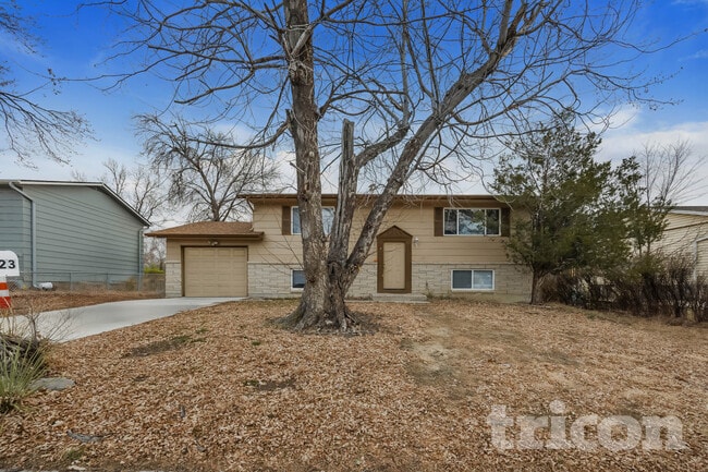 property at 2023 Ventura Dr