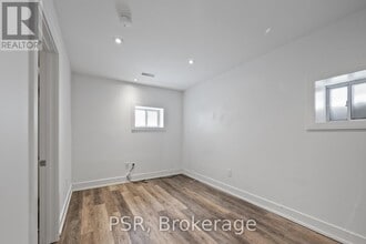 965 Briar Hill Ave in Toronto, ON - Building Photo - Building Photo