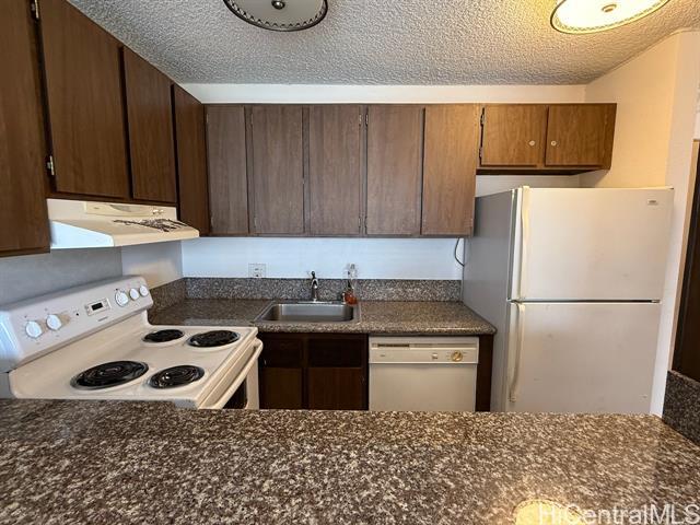 2140 Kuhio Ave. in Honolulu, HI - Building Photo - Building Photo