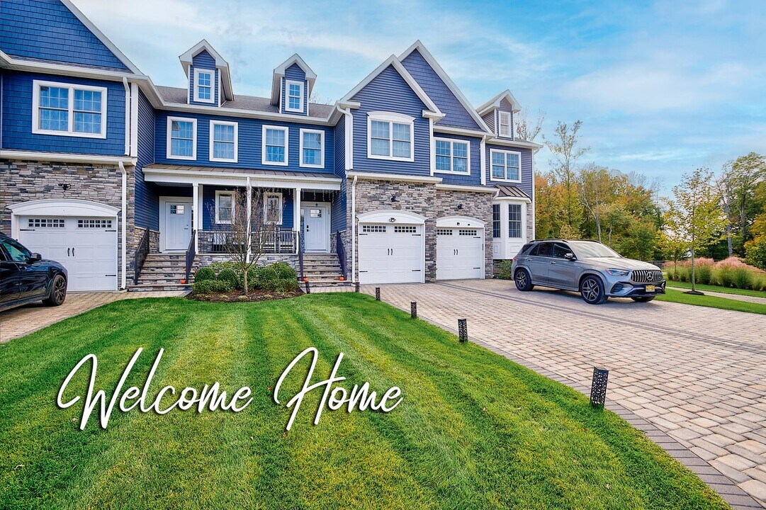 100 Valentino Dr in Old Bridge, NJ - Foto de edificio