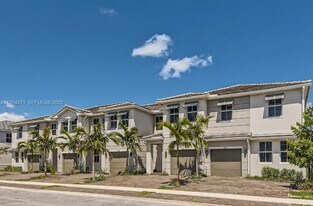 117 SW 170th Ave in Pembroke Pines, FL - Building Photo