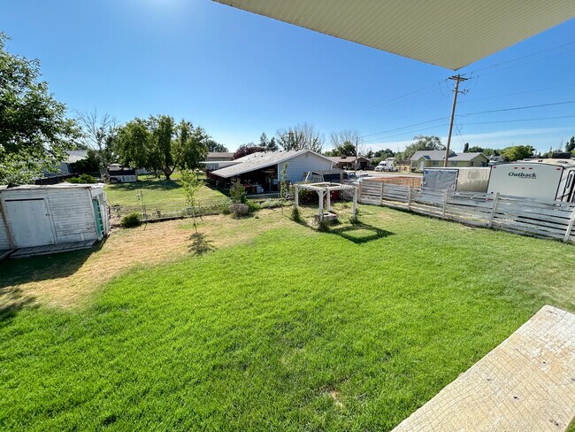 777 N 1000 W, Unit B in Clinton, UT - Building Photo - Building Photo