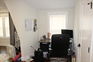 15 Pomeroy St, Unit 15 in Boston, MA - Building Photo