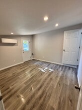 9 E North St in Nazareth, PA - Building Photo - Building Photo