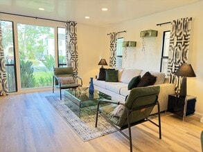 1235 S Longwood Ave in Los Angeles, CA - Building Photo - Building Photo