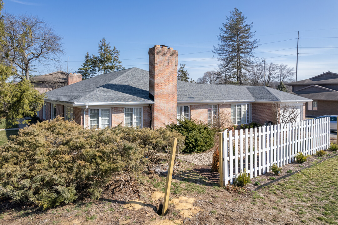 4016 Sherwood Forest Manor Rd in Toledo, OH - Building Photo