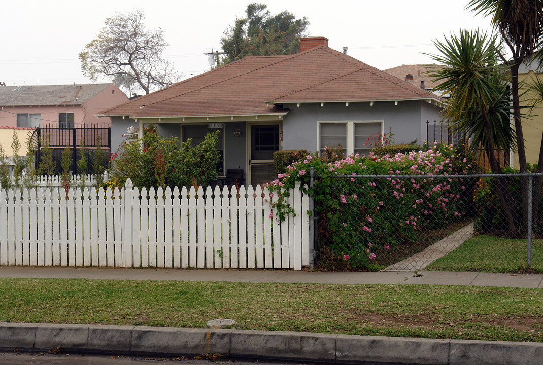 615 S Flower St in Inglewood, CA - Building Photo