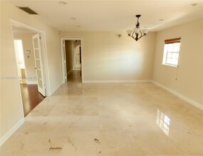 6384 SW 31st St in Miami, FL - Building Photo - Building Photo