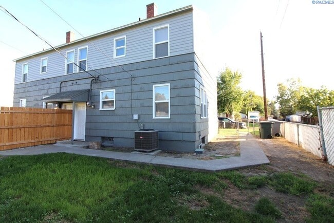 408 Benham St in Richland, WA - Building Photo - Building Photo
