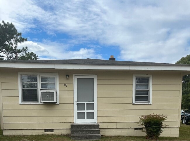 property at 418 Laura Ct