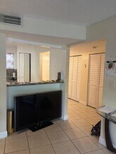 4235 N University Dr in Sunrise, FL - Foto de edificio - Building Photo