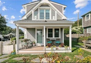 21 Warren Ave in Middletown, RI - Building Photo