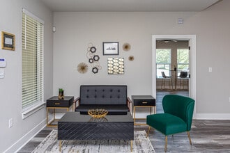 Timbers at Lakewood in North Little Rock, AR - Building Photo - Interior Photo