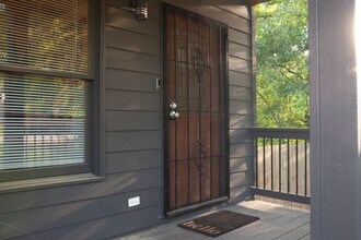 1490 Venetian Dr SW in Atlanta, GA - Building Photo - Building Photo