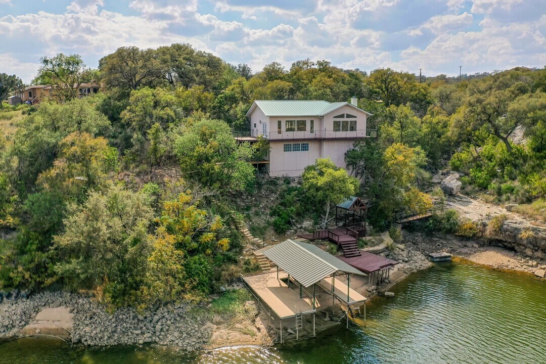 830 Los Esondios Rd in Marble Falls, TX - Building Photo