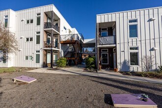 02M - Eden Park - 4647 SE 40th in Portland, OR - Building Photo - Building Photo