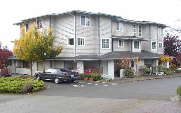 Meridian Terrace Apartments in Puyallup, WA - Building Photo