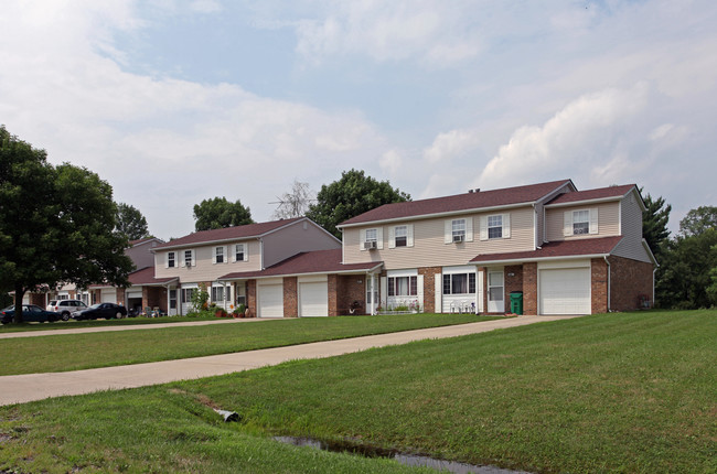 Scranton Woods Apartments in Newbury, OH - Foto de edificio - Building Photo