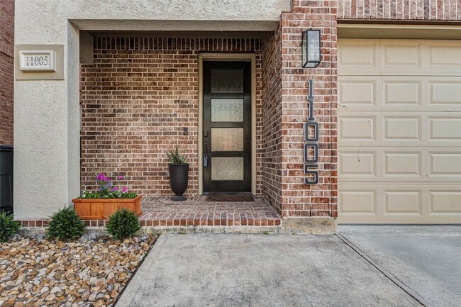 11005 Upland Forest Dr