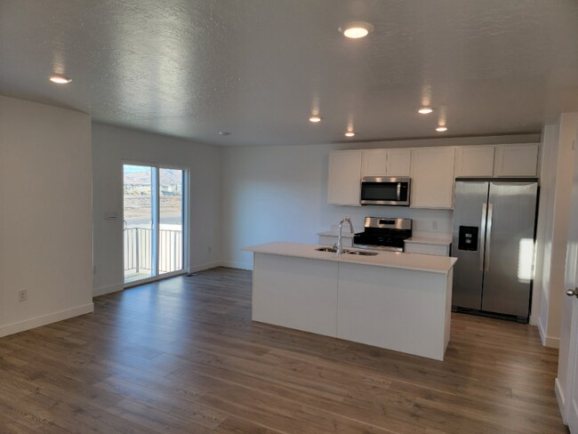 866 Lubber Ln in Saratoga Springs, UT - Building Photo - Building Photo