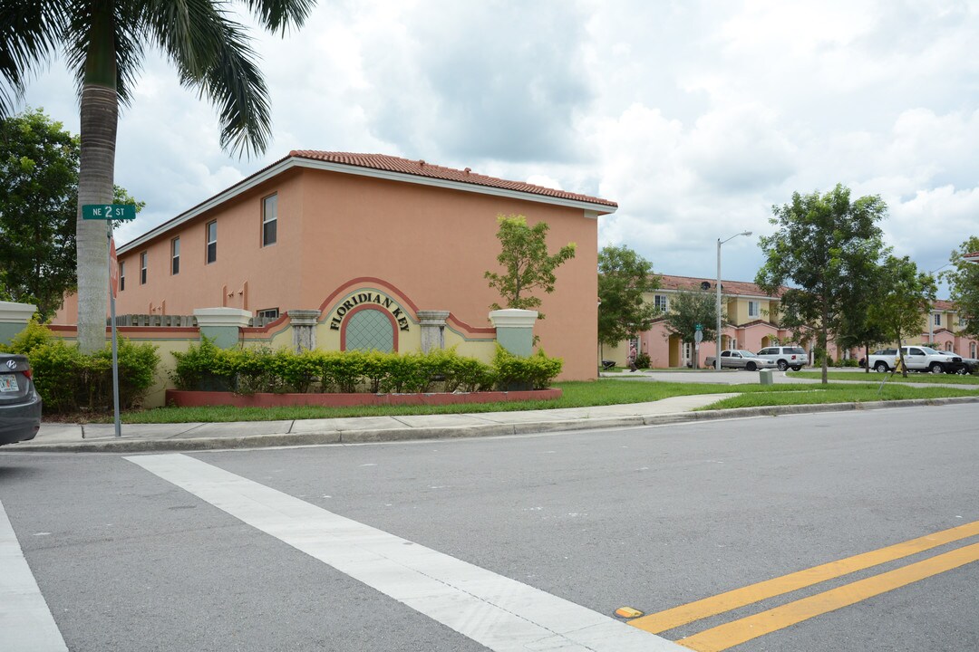 350 NE 5th Pl in Florida City, FL - Building Photo