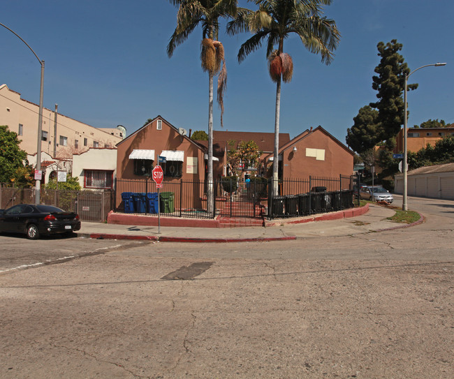 1629 W 4th St in Los Angeles, CA - Foto de edificio - Building Photo