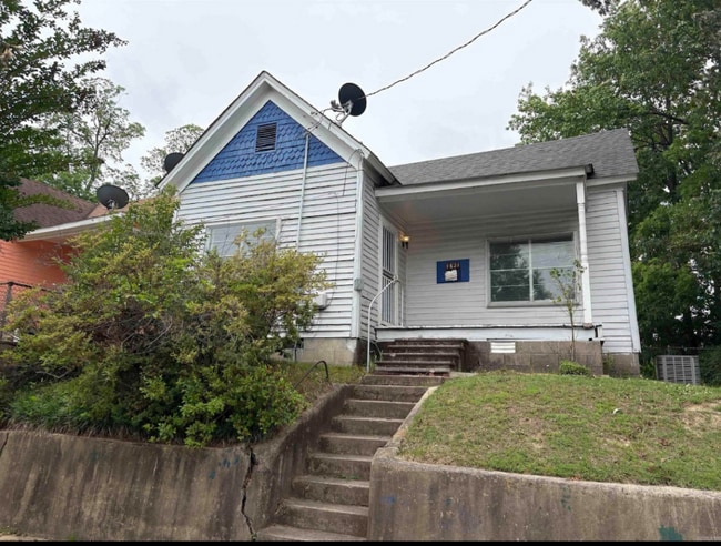 property at 1621 Maple St