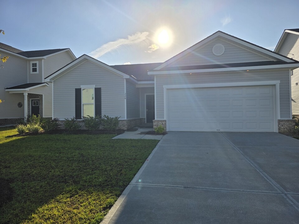 226 Justify Ave in Bloomingdale, GA - Building Photo