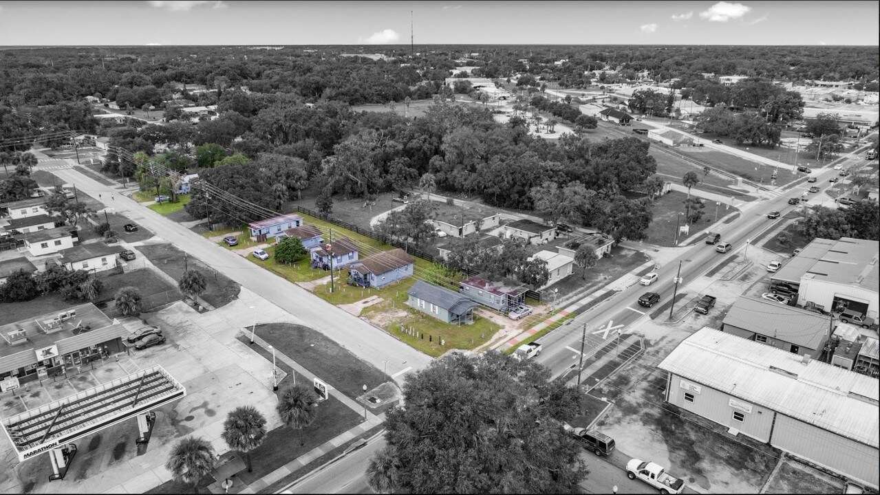 42 W 7th St in Apopka, FL - Building Photo