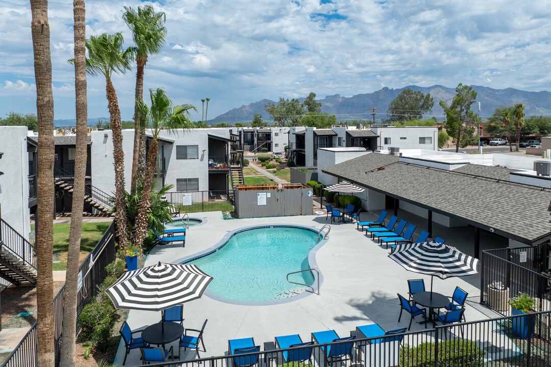 Las Brisas Apartment Homes in Tucson, AZ - Foto de edificio