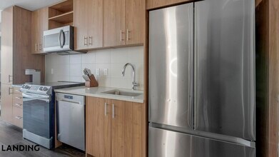 350 Maple Dr SW, Unit 1107 in Washington, DC - Foto de edificio - Building Photo