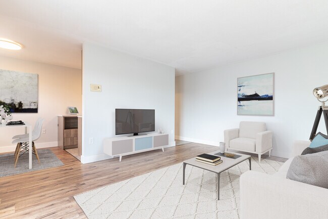 621 Base Line Rd. E. in London, ON - Building Photo - Building Photo