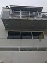 3005 Crest Dr, Unit B in Manhattan Beach, CA - Foto de edificio - Building Photo