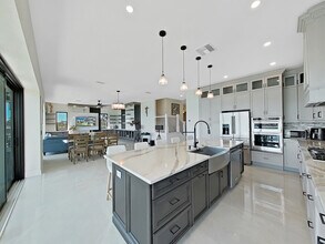 882 Bay Point Dr in Madeira Beach, FL - Building Photo - Building Photo