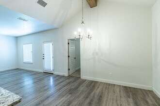 1720 102nd St in Lubbock, TX - Foto de edificio - Building Photo