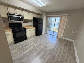 7202 E Bank Dr in Tampa, FL - Building Photo - Building Photo