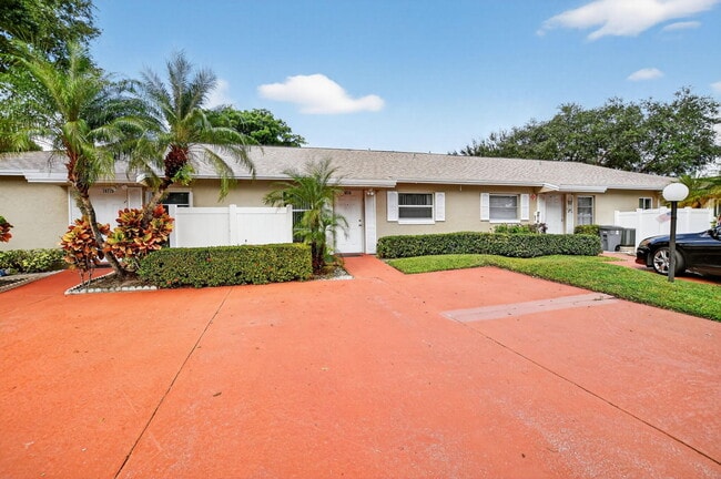 18715 Candlewick Dr in Boca Raton, FL - Foto de edificio - Building Photo