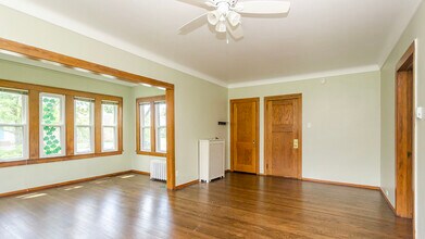 100 Belle Plaine Ave in Park Ridge, IL - Building Photo - Building Photo