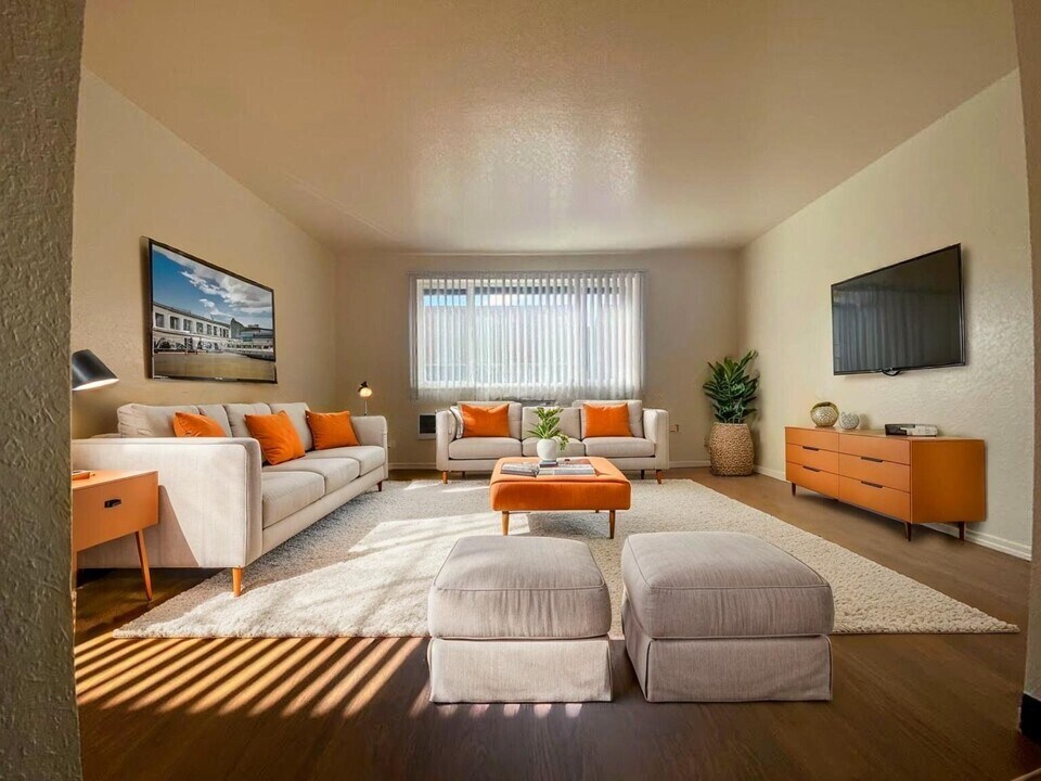 2487 NE Kerr St in Roseburg, OR - Building Photo