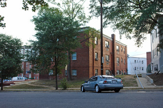 Beverly Park Apartments in Alexandria, VA - Building Photo - Building Photo