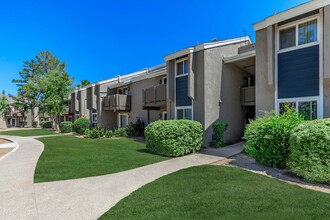 The Parks at Fig Garden in Fresno, CA - Building Photo - Building Photo