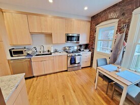 14 Colbourne Cres, Unit 1 in Brookline, MA - Building Photo