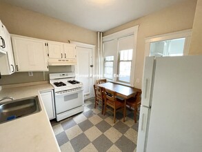 16 Alton Pl, Unit 2 in Brookline, MA - Building Photo - Building Photo