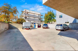 5743 Klump Ave in North Hollywood, CA - Building Photo - Building Photo