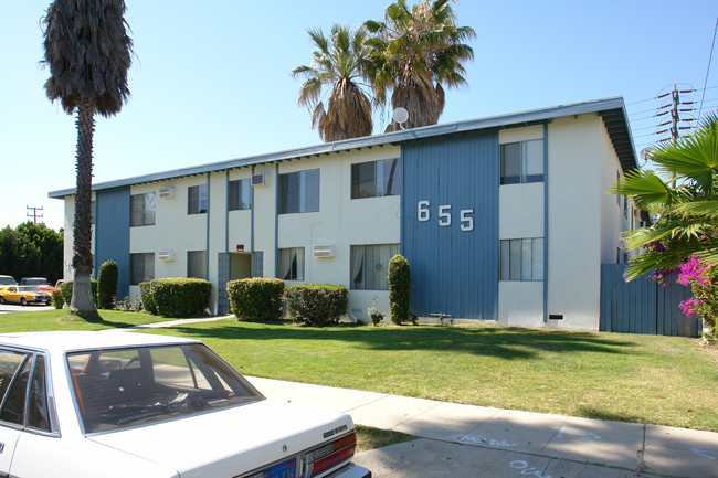 655 Ivy St in Glendale, CA - Foto de edificio - Building Photo