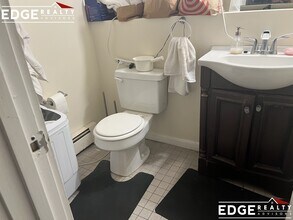 2 Hingham St, Unit 4B in Cambridge, MA - Building Photo - Building Photo