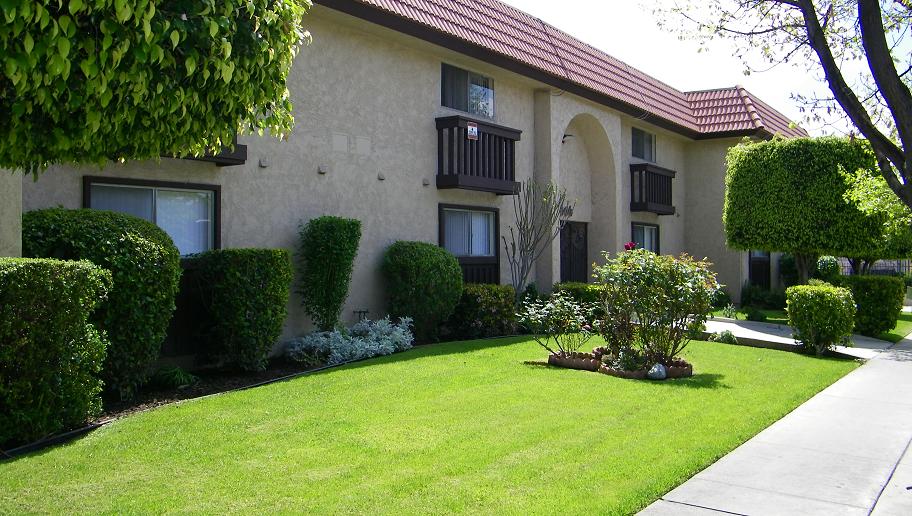 Whittier Santa Fe Apartments in Whittier, CA - Building Photo