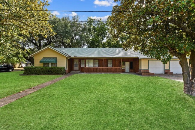 property at 400 N Elm St
